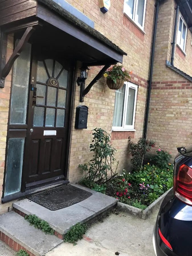 Cheerful 4 Bedroom House With Garden Free Parking London
