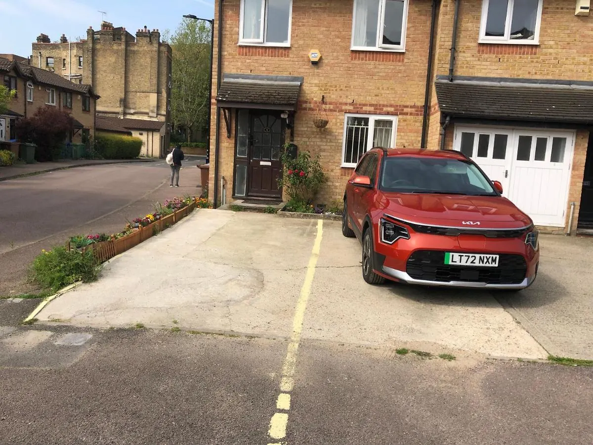 Cheerful 4 Bedroom House With Garden Free Parking London 0*,