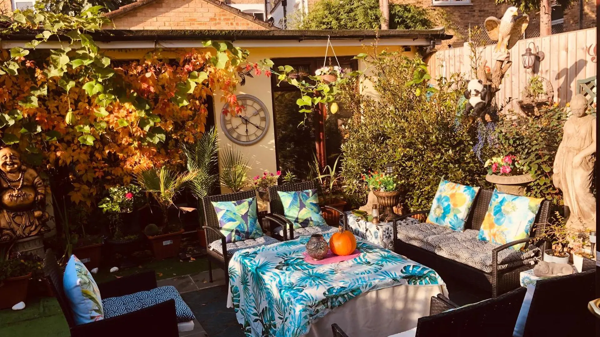Nyaraló Cheerful 4 Bedroom House With Garden Free Parking London
