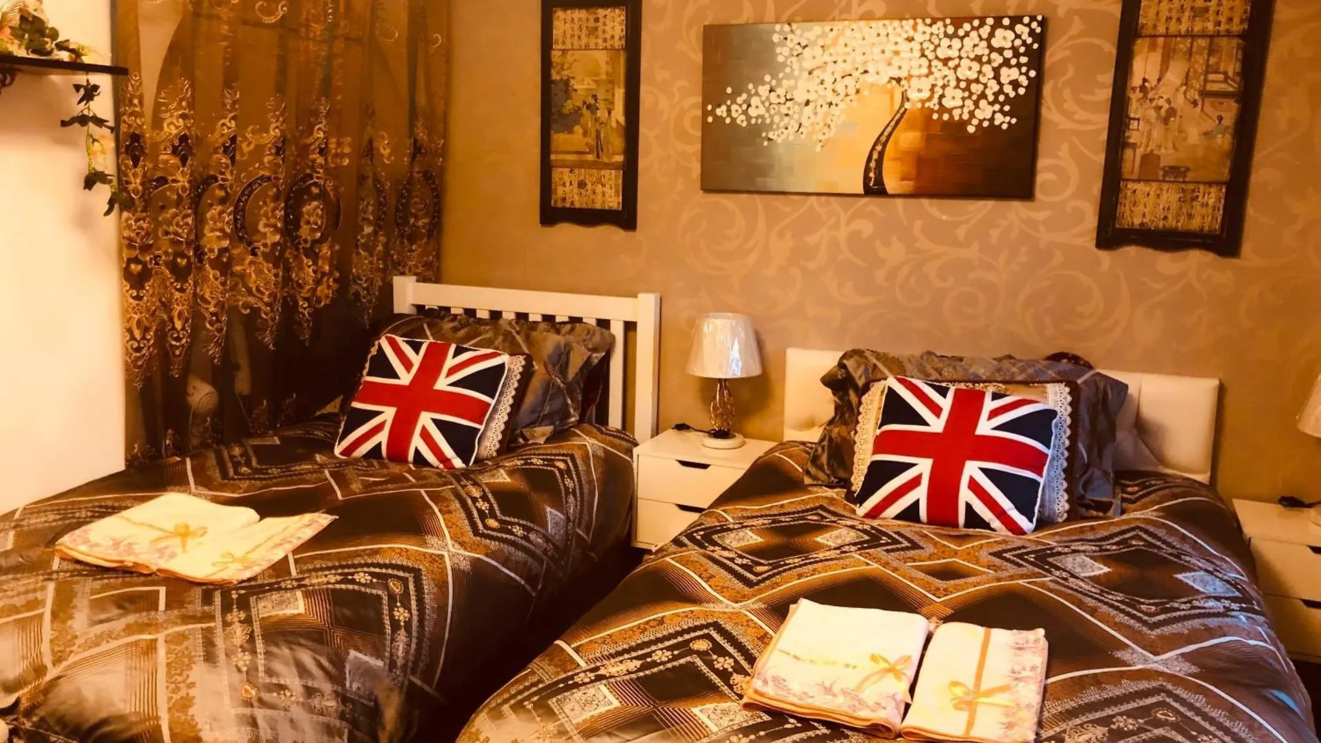 Cheerful 4 Bedroom House With Garden Free Parking London 0*,  Egyesült Királyság